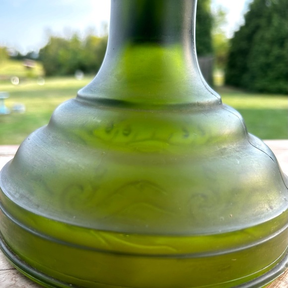 Vintage P & A Risdon Green Glass Oil Lamp Base With Burner And Chimney - Picture 4 of 13